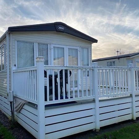 Paws Lodge South Cerney Exterior photo